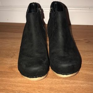 Dansko ankle booties size 8 Woman’s.